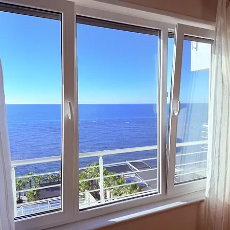 Beachfront In 072 *