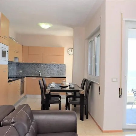 Apartment Two Bedroom With Sea View In 072 *