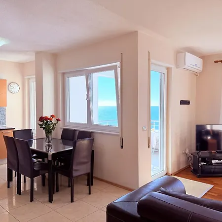 Beachfront In 072 *