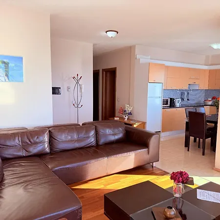 Beachfront In 072 Apartament